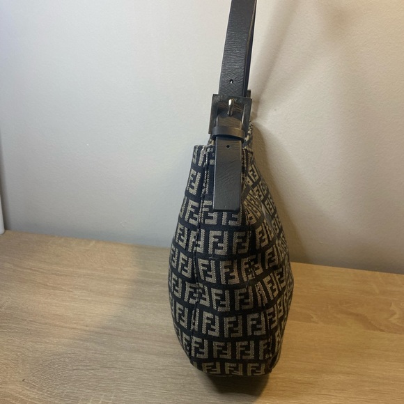 FENDI MONOGRAM BAGUETTE CLOTH HANDBAG 💯Authentic! - Picture 4 of 8